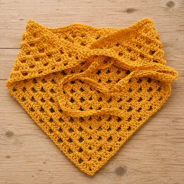 Lenço Bandana em crochê Mostarda