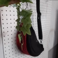 Pochete  Cotelê com crochê geleia